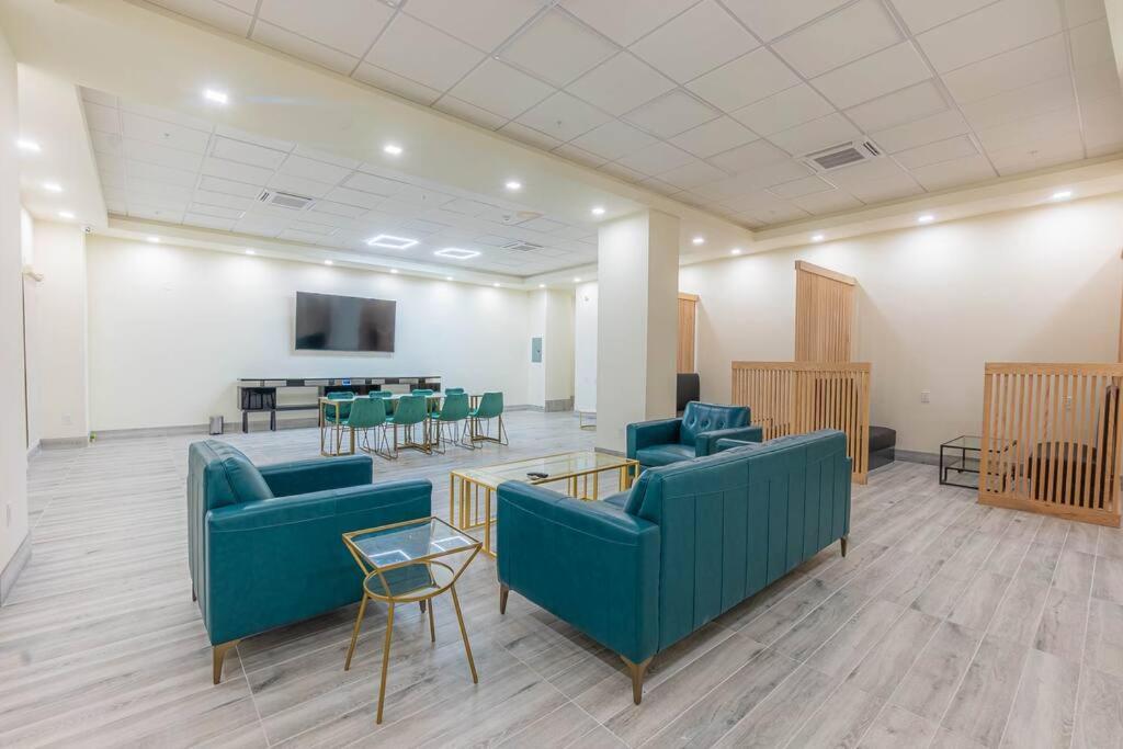 Apartment Free Parking 40 Off 2bdr Prudendtial Center *